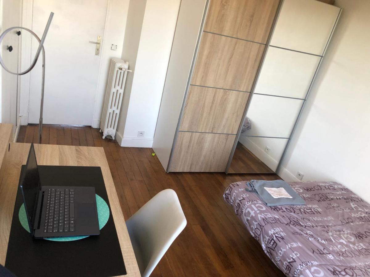 Appartement Tres Calme A 10Mn De Paris - Woman & Couples Only Courbevoie Esterno foto
